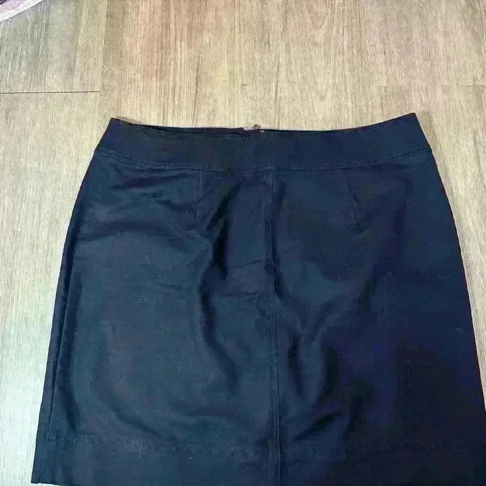 Ann Taylor short navy skirt, size 10